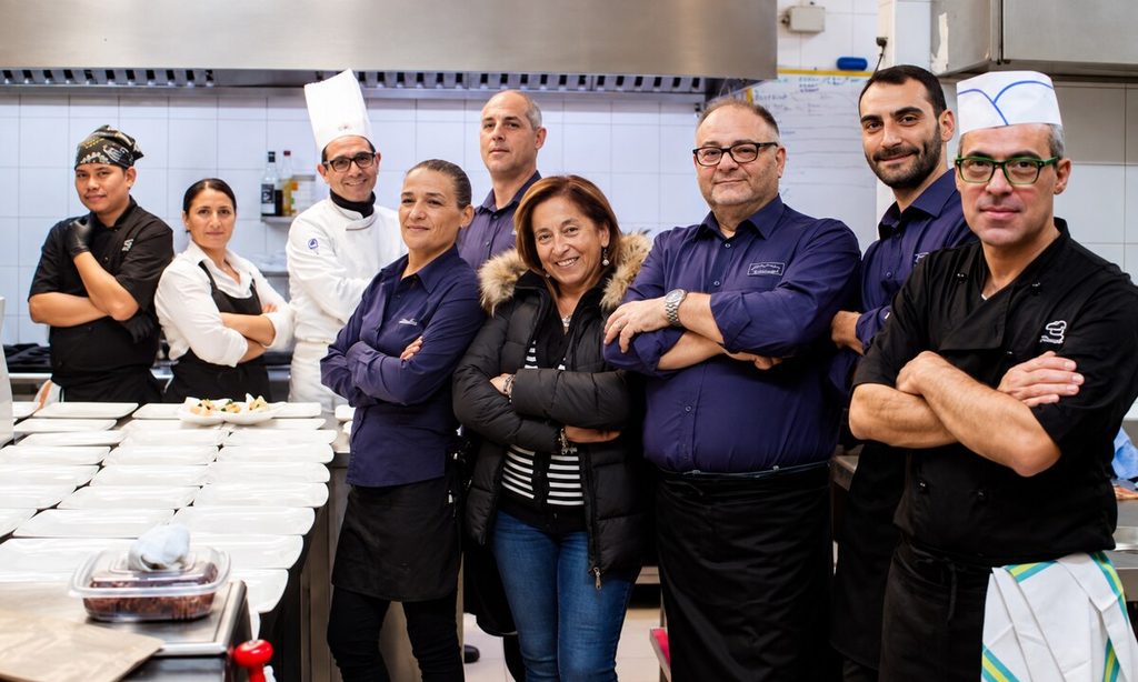 Il personale del ristorante "Al Vicoletto" a Cosenza