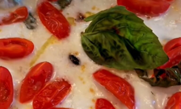 Mozzarella, basilico, pizza, pomodorini